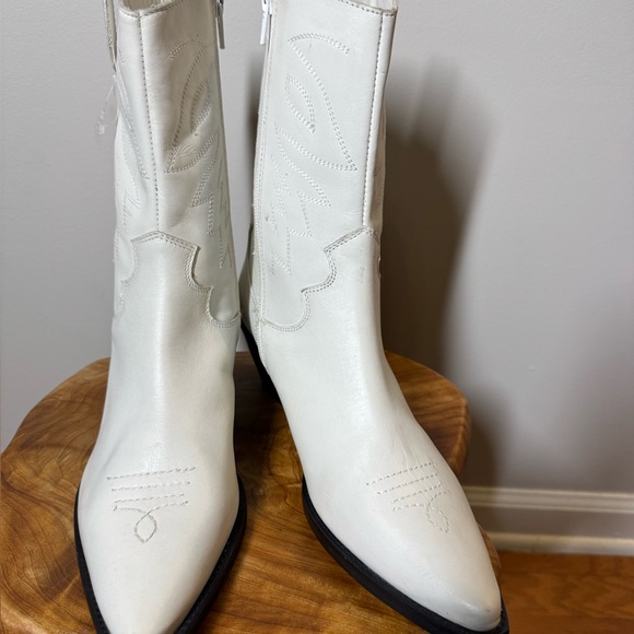 NWOT Matisse Leather White Women's Western Ankle Boots 9M - Picture 4 of 11